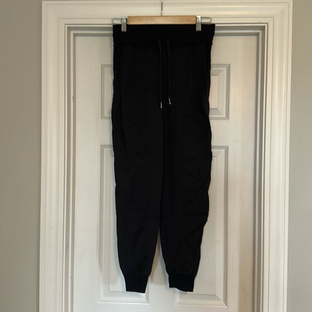 Lululemon black studio jogger size 6